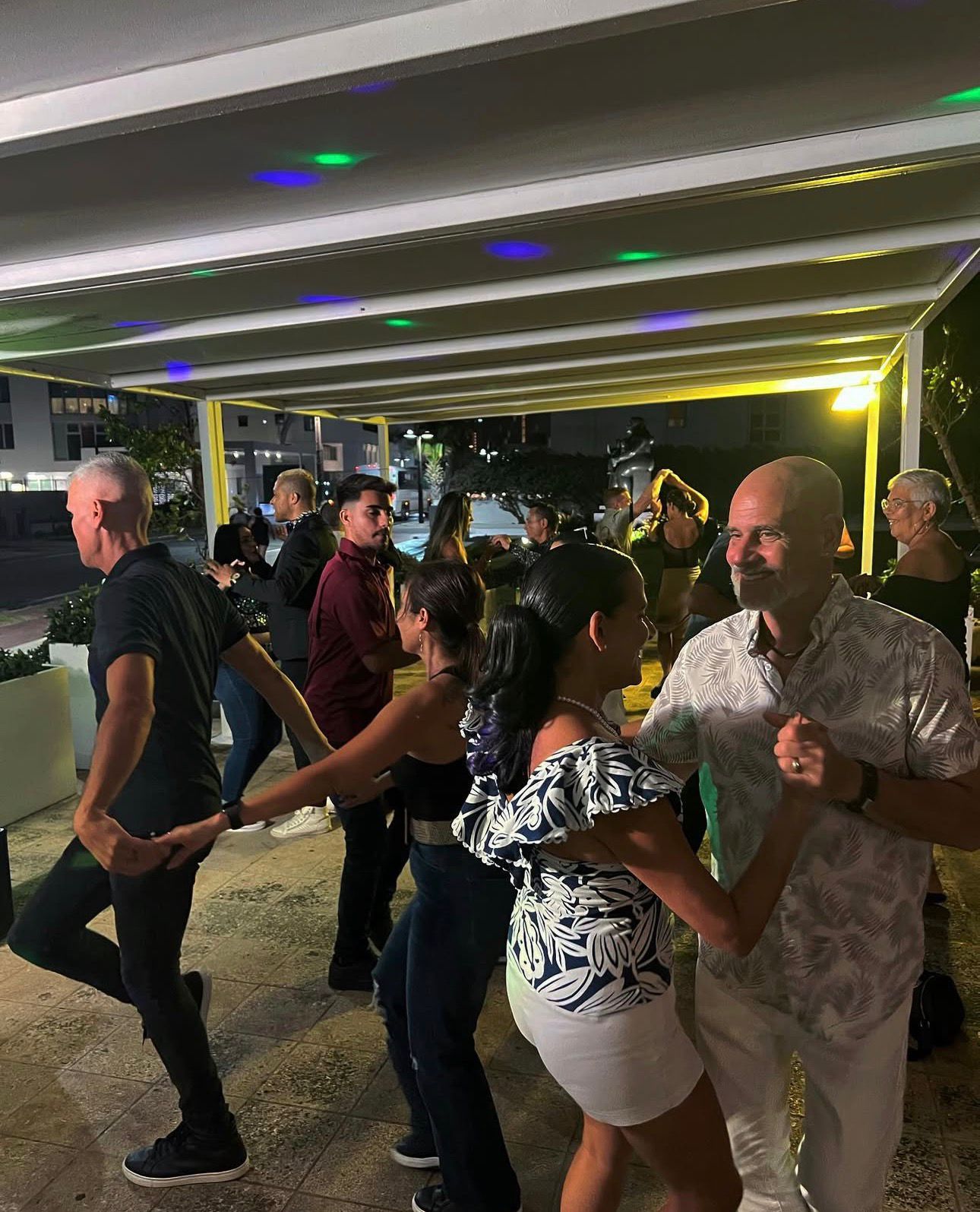 Salsa Class + Cocktail Included - Image 3